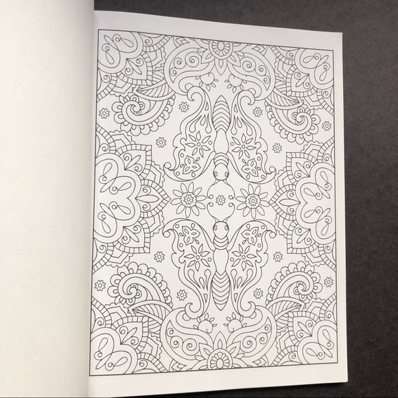 MEHNDI DESIGNS COLOURING BOOK like new - Picture 5 of 11